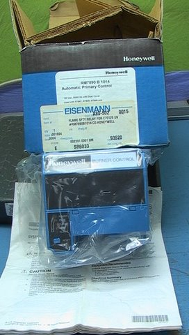 NIB Honeywell Eisemann Burner Control with Flame Amplifier