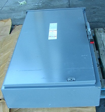 NIB Square D OutDoor Disconnect Switch 400 amp 600VAC 3-poles