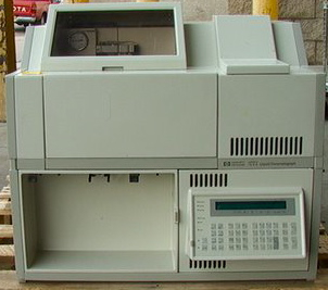 HP 1090 Series II Liquid Chromatograph