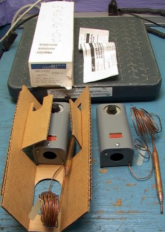 2x Johnson Temperature Control A19 ABC-4 Thermostat