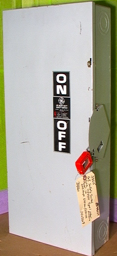 Disconnect Switch Box 200 amp 600 volt 3-pole