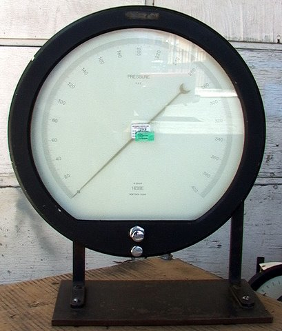 HEISE H29914 10 Inch 400 PSI Analog Pressure Gauge on Stand