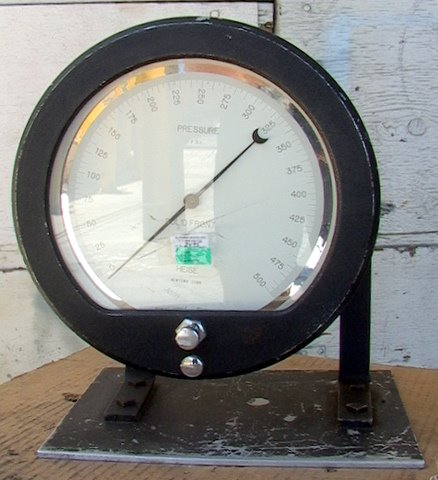 Heise H 42685 8" 500 PSI Analog Pressure Gauge on Stand Mirrored