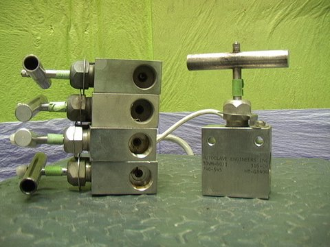 Set of 5 AutoClave Engineers High Pressure 316 Stainless Valves