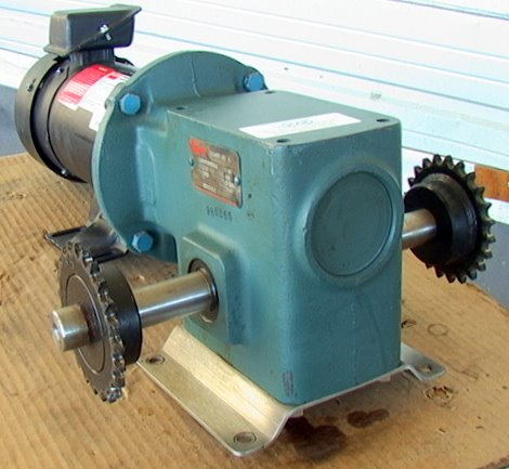 Dayton Permanent Magnet DC Motor w/Dodge TIGear 20:1 Ratio Right
