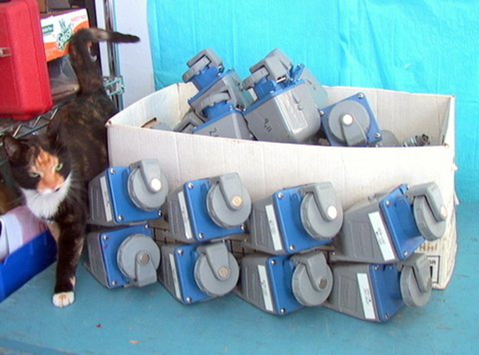 320R6W 20A 3-wire 250V Hubbell watertight Recepticle