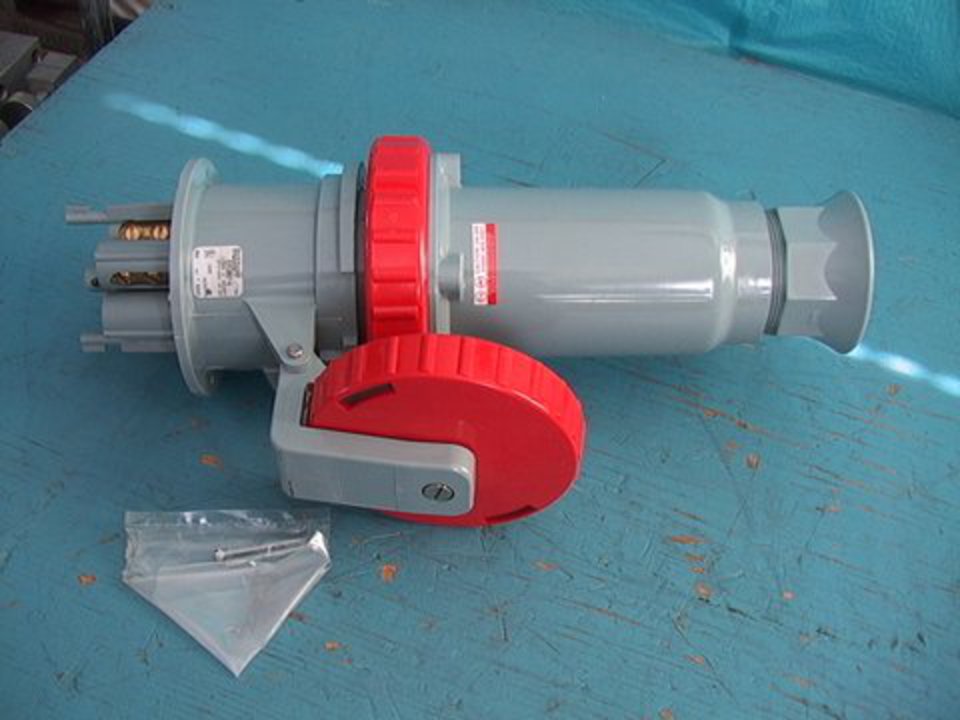 Pin&Sleeve Watertight Plug Pair Pass&Seymour PS5100P7-W and PS51