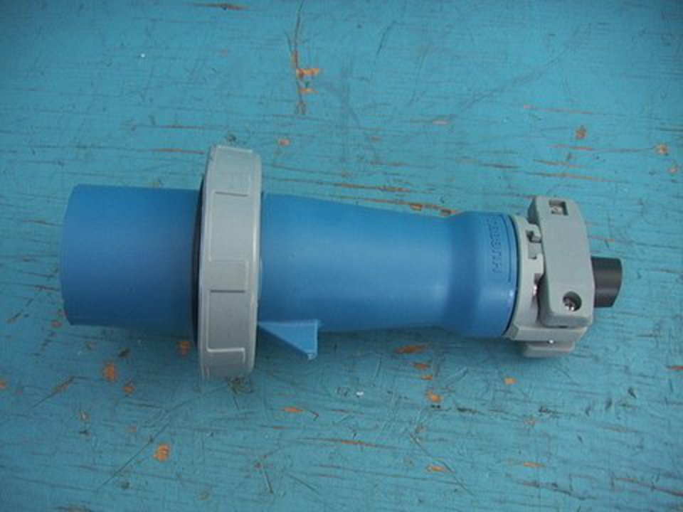 Hubbell 363P6W 3-Wire 240V 63A Single-Phase Male Watertight Conn