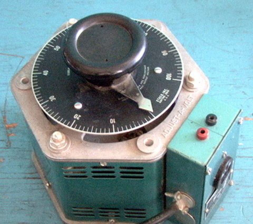 STACO Adjust-A-Volt Variable Auto Transformer (Variac) Output 0-