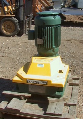 Huge 7.5HP Lightnin Industrial Mixer Model 16S7.5