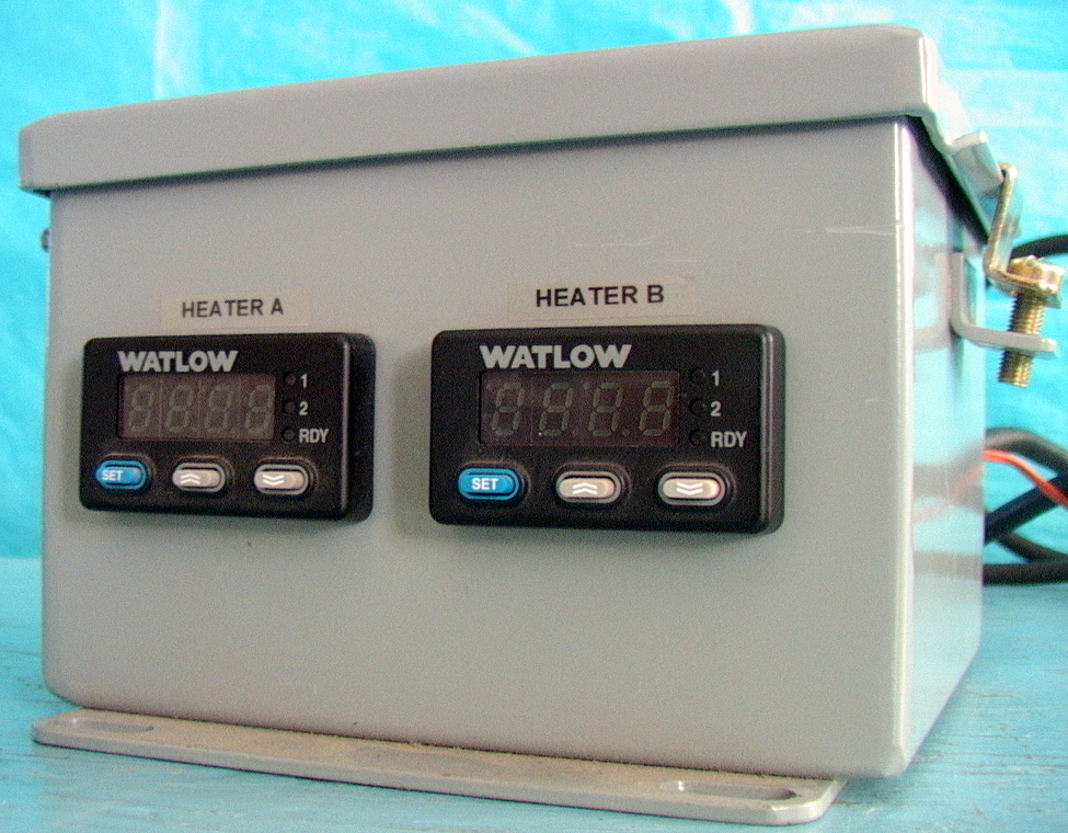 MKS Instruments Dual-Channel Temperature Controller w/2xwatlow 9