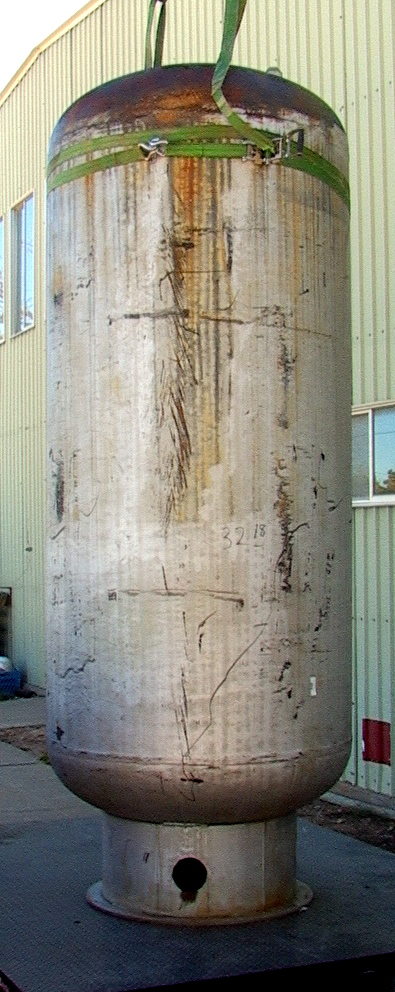 900-Gallon Heavy Vertical Hot (500F) Pressure Tank