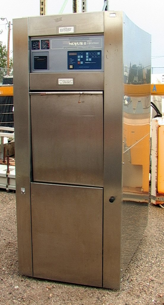 Getinge Autoclave Laboratory Vacuum Sterilizer 9.6 cf 24 KW