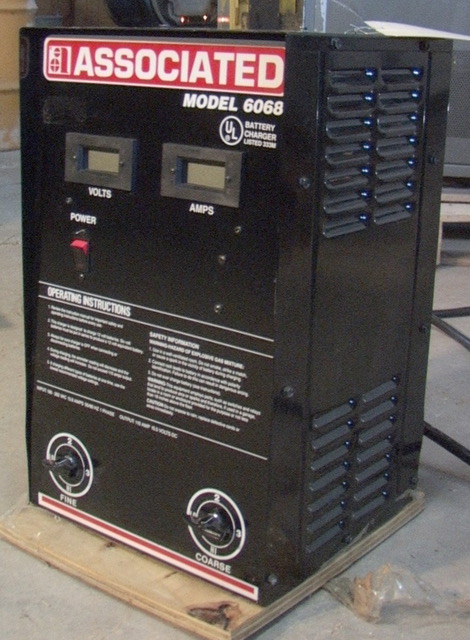 Associated 12 Volt battery charger Model# 6068 Like New!