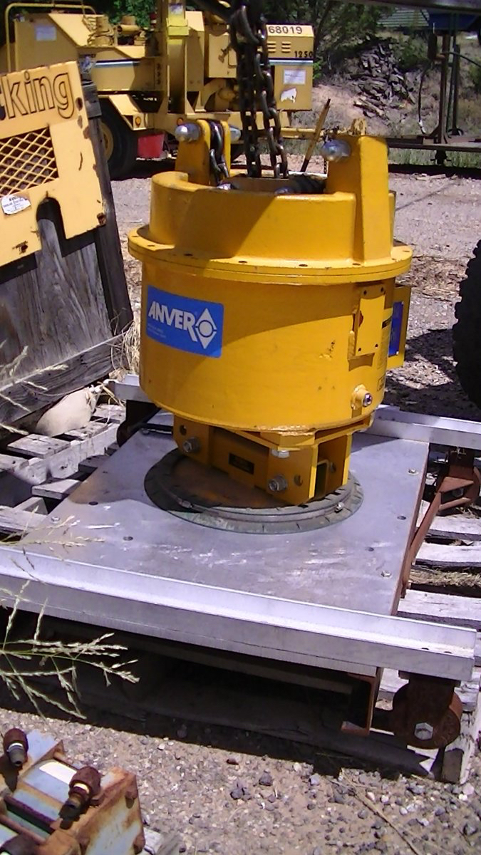 1200 pound capacity Anver sheet vacuum lifter mechanical vacuum