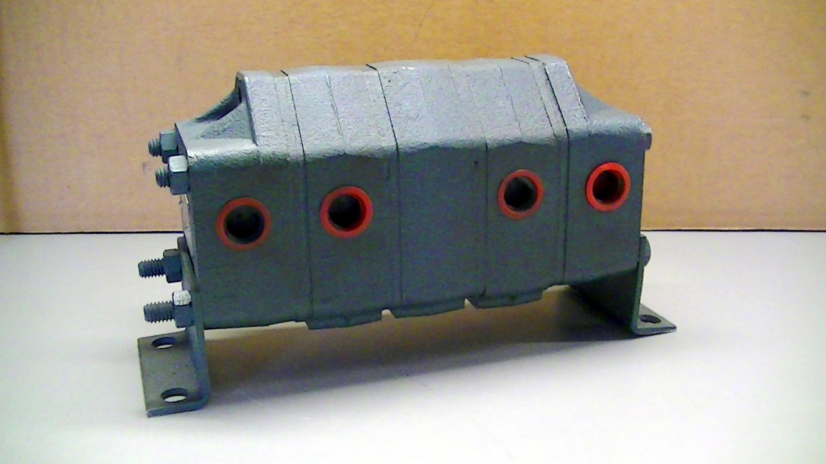 DELTA HYDRAULIC FLOW DIVIDER WITH RELIEF PPM2RV 4 channel 7 gpm
