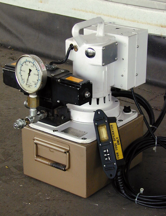 Owatonna Tool 10,000 psi hand carry portable hydraulic pump