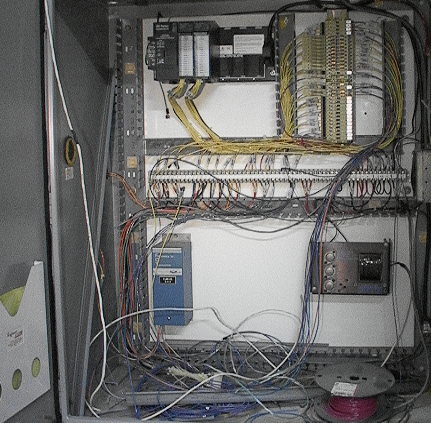 GE Fanuc Series 90-30 PLC Expansion Chassis with 32 analog point