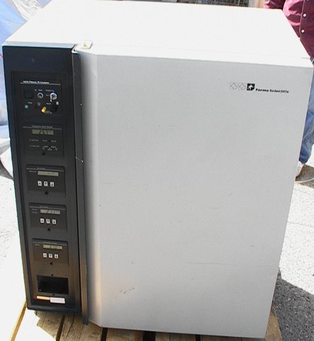 Forma Scientific 3860 controlled environment incubator