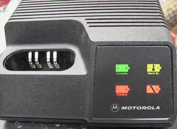 Motorola Battery Charger NTN4734B 9.5 VDC 1.5A.