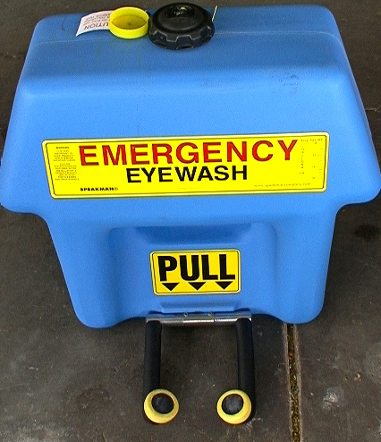 Free-standing portable Emergency EyeWash