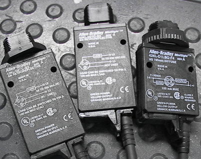 Three Allen-Bradley AB 42KL-D1LBQ-F4 MiniSight Retroreflective
