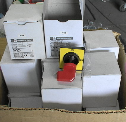 18 Telemecanique KCE1L 023705 45x45 OnOff Switch operat